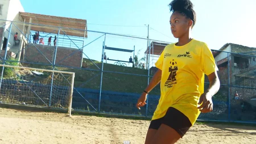 Destaque no futebol feminino, Adriele supera obstáculos para disputar decisão da Taça da Favelas